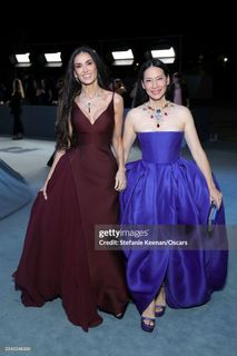 Lucy Liu feet photo thumbnail