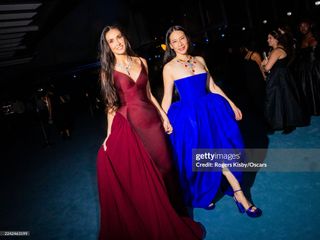 Lucy Liu feet photo thumbnail