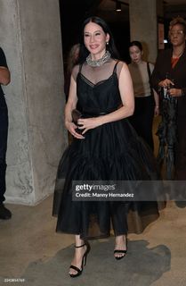 Lucy Liu feet photo thumbnail