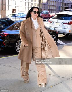 Lucy Liu feet photo 9