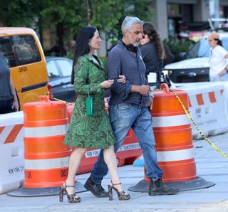 Lucy Liu feet photo 9