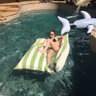 Lucy Loken feet photo 15
