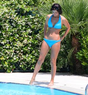 Lucy Mecklenburgh feet photo thumbnail