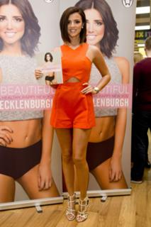 Lucy Mecklenburgh feet photo thumbnail