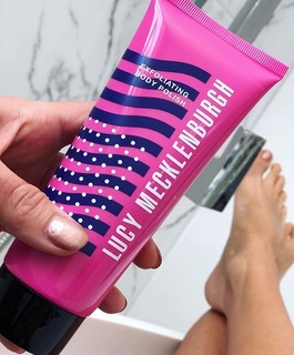 Lucy Mecklenburgh feet photo thumbnail