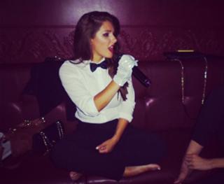 Lucy Pinder feet photo thumbnail