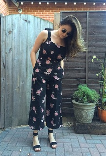 Lucy Pinder feet photo thumbnail