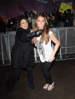 Lucy Pinder feet photo thumbnail