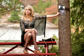 Lucy Punch feet photo thumbnail