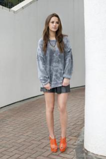 Lucy Watson feet photo thumbnail