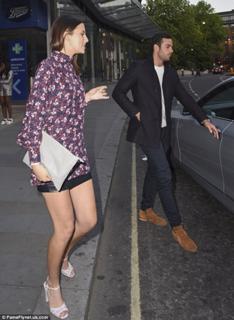 Lucy Watson feet photo thumbnail