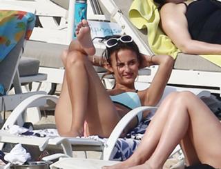Lucy Watson feet photo thumbnail