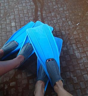 Lucy Watson feet photo thumbnail