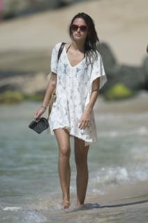 Lucy Watson feet photo thumbnail