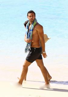 Lucy Watson feet photo thumbnail