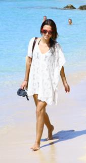 Lucy Watson feet photo thumbnail