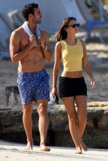 Lucy Watson feet photo thumbnail