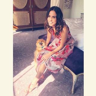 Lucy Watson feet photo thumbnail