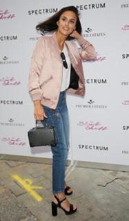 Lucy Watson feet photo thumbnail