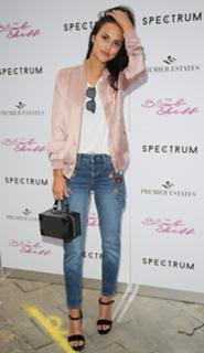 Lucy Watson feet photo thumbnail