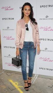 Lucy Watson feet photo thumbnail