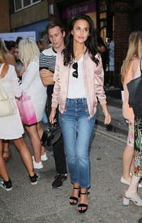 Lucy Watson feet photo thumbnail