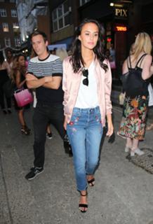 Lucy Watson feet photo thumbnail