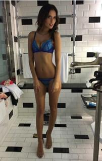 Lucy Watson feet photo thumbnail