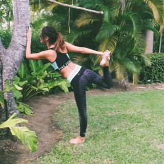 Lucy Watson feet photo thumbnail