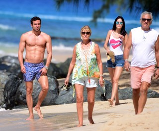 Lucy Watson feet photo thumbnail