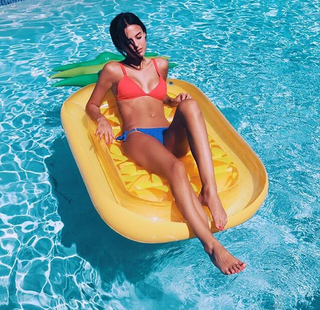 Lucy Watson feet photo thumbnail