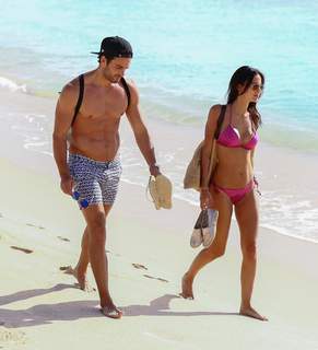 Lucy Watson feet photo thumbnail