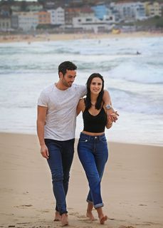 Lucy Watson feet photo thumbnail