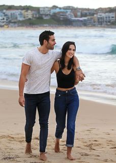 Lucy Watson feet photo thumbnail