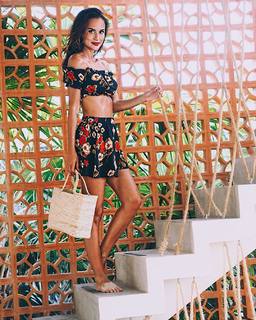 Lucy Watson feet photo thumbnail