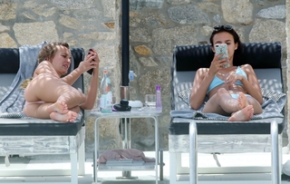 Lucy Watson feet photo thumbnail