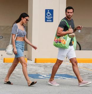 Lucy Watson feet photo thumbnail