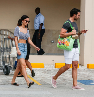 Lucy Watson feet photo thumbnail