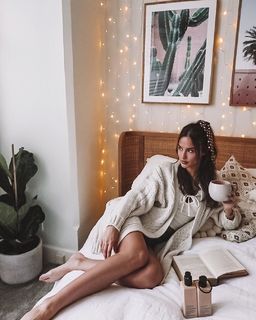 Lucy Watson feet photo thumbnail