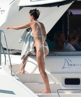 Lucy Watson feet photo thumbnail