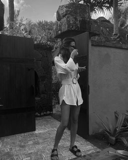 Lucy Watson feet photo thumbnail