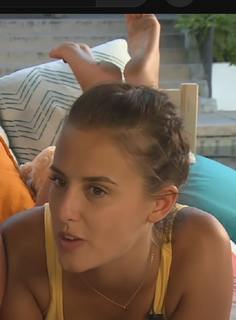 Lucy Watson feet photo thumbnail