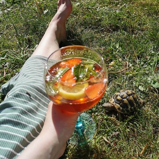 Lucy Watson feet photo thumbnail