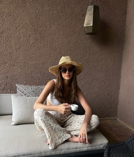 Lucy Watson feet photo thumbnail