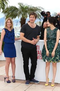 Ludivine Sagnier feet photo thumbnail