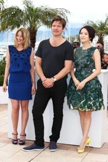 Ludivine Sagnier feet photo thumbnail