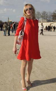 Ludivine Sagnier feet photo thumbnail