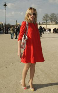 Ludivine Sagnier feet photo thumbnail