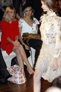 Ludivine Sagnier feet photo thumbnail