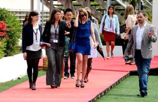 Ludivine Sagnier feet photo thumbnail